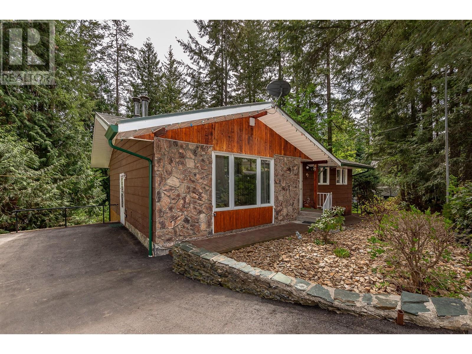 2710 Tranquil Place, Blind Bay, British Columbia  V0E 1H0 - Photo 2 - 10311554