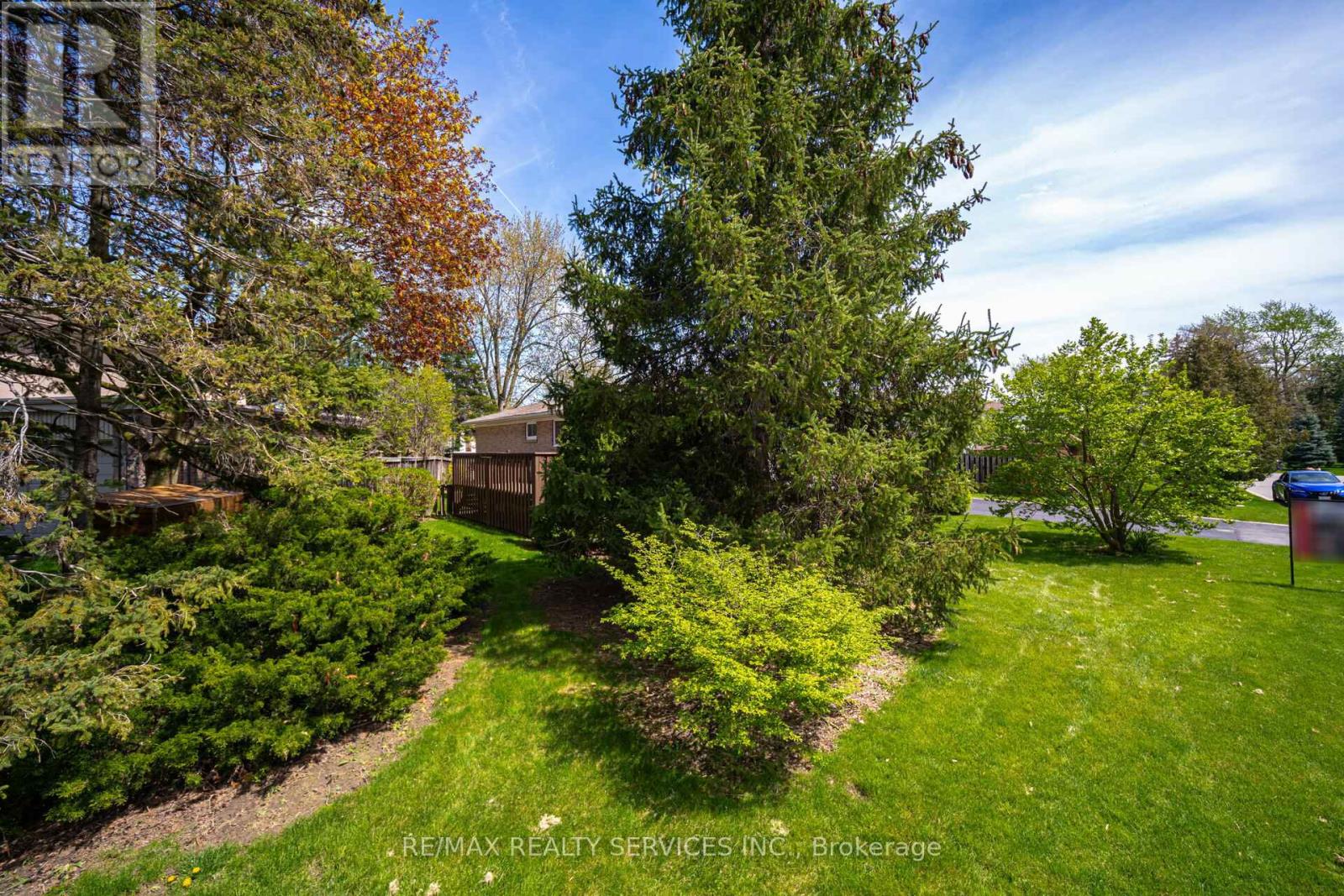 15 Pine Tree Cres, Brampton, Ontario  L6W 1C7 - Photo 3 - W8312996