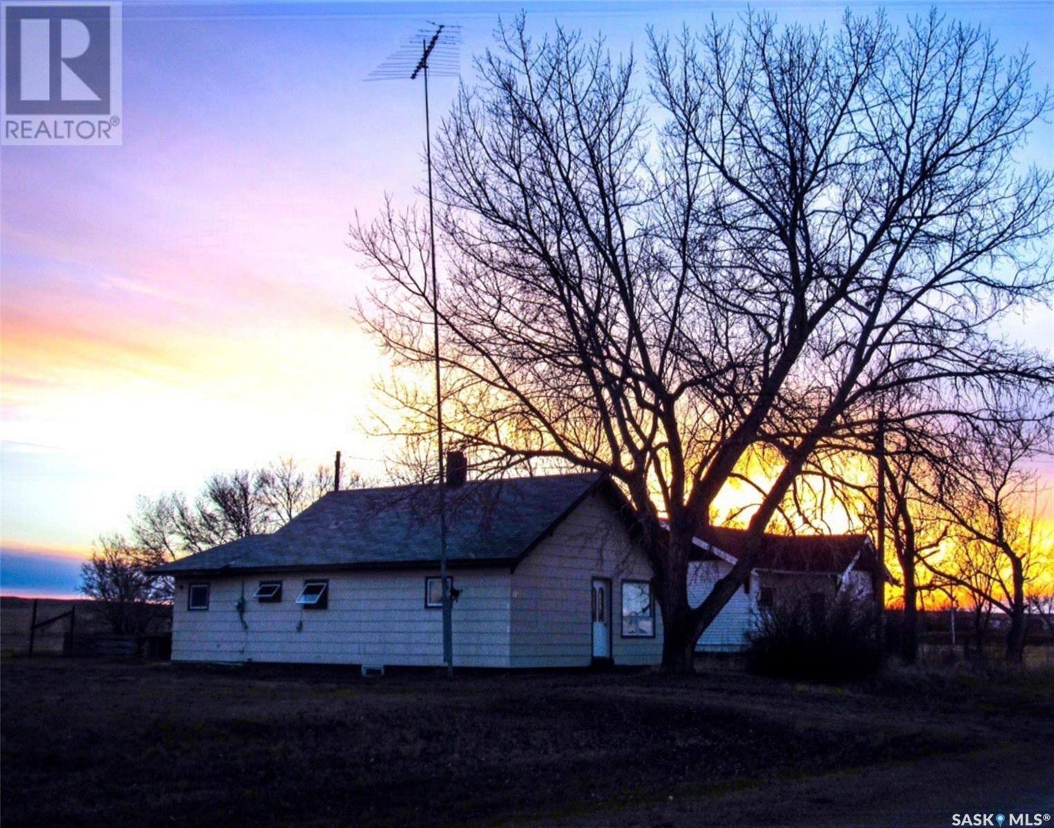 103 Railway Avenue, Glentworth, Saskatchewan  S0H 1V0 - Photo 1 - SK968444