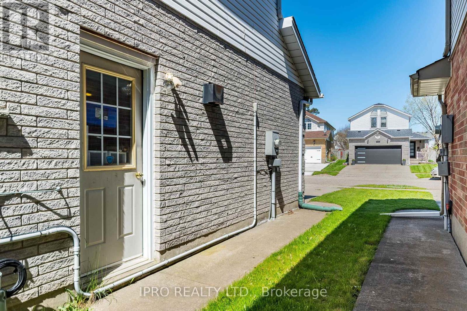 94 Queen Charlotte Cres, Kitchener, Ontario  N2E 3N6 - Photo 39 - X8311398