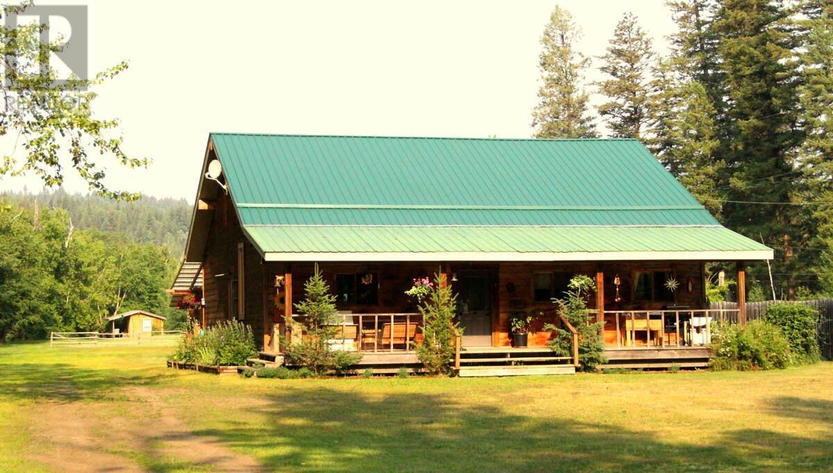 3222 Beaver Valley Road, Williams Lake, British Columbia  V0L 1G0 - Photo 2 - R2880282