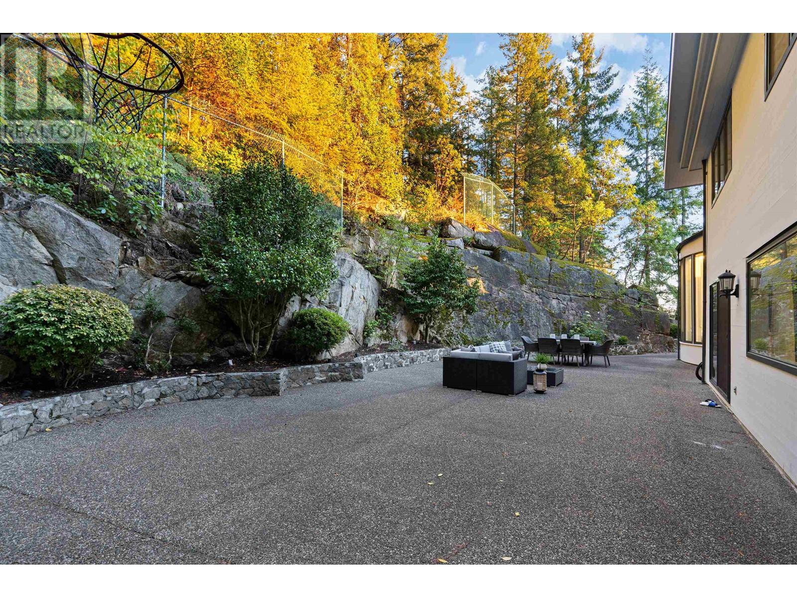 4556 Woodgreen Drive, West Vancouver, British Columbia  V7S 2V2 - Photo 14 - R2880271