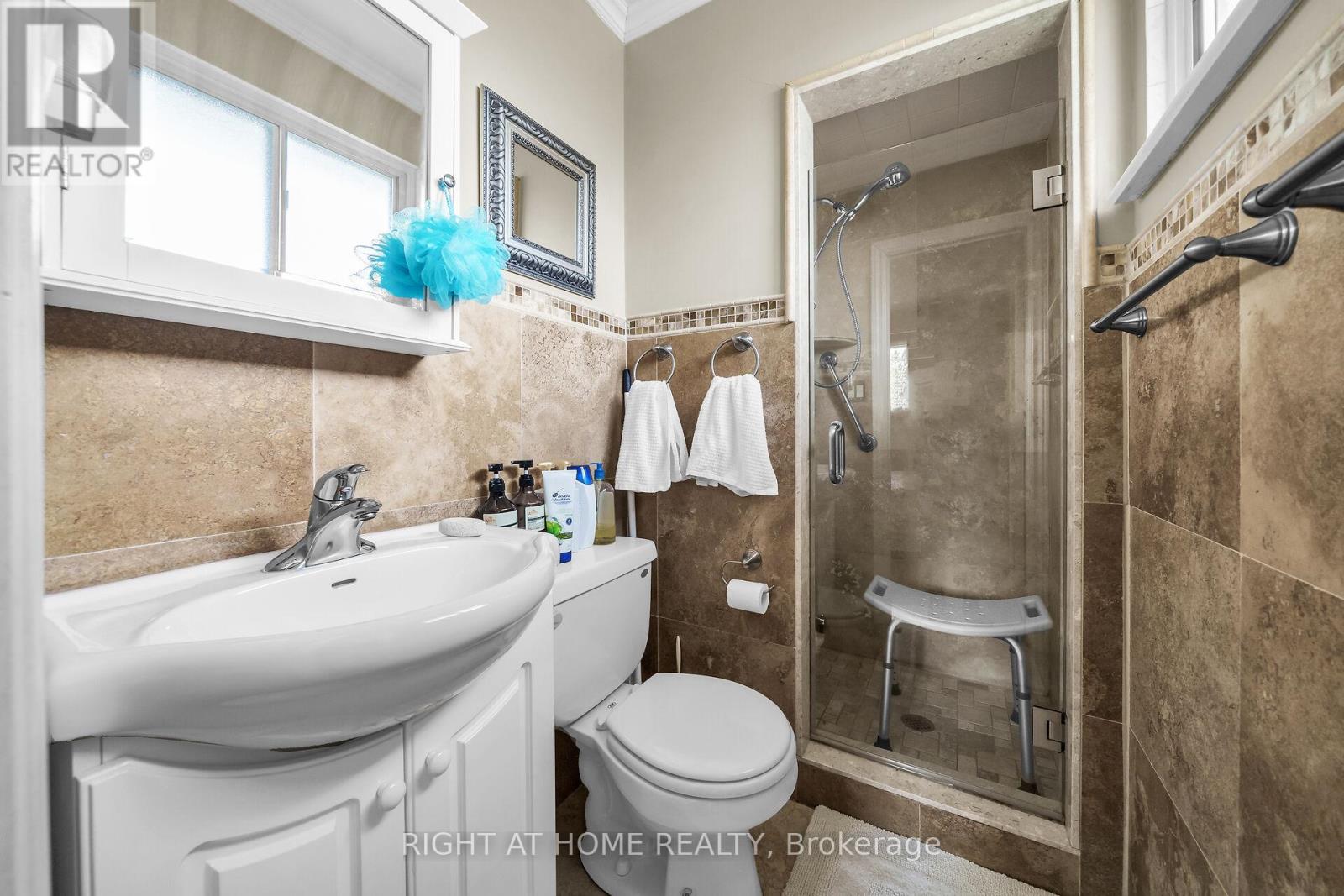 3537 Golden Orchard Road E, Mississauga, Ontario  L4Y 3H7 - Photo 18 - W8315922