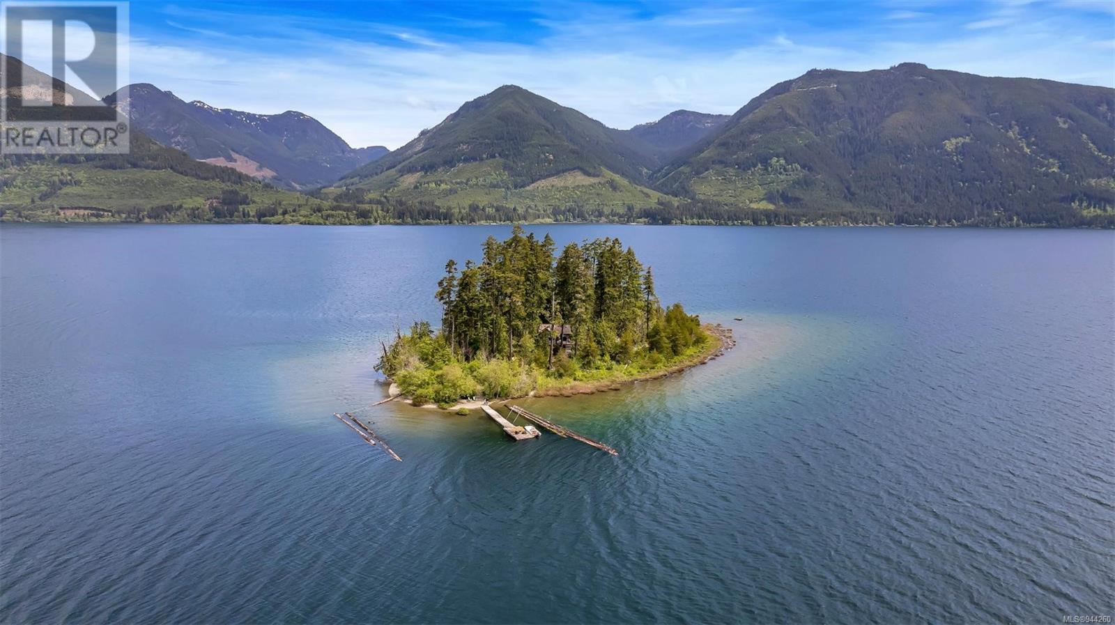 7 Cowichan Lake Island, lake cowichan, British Columbia