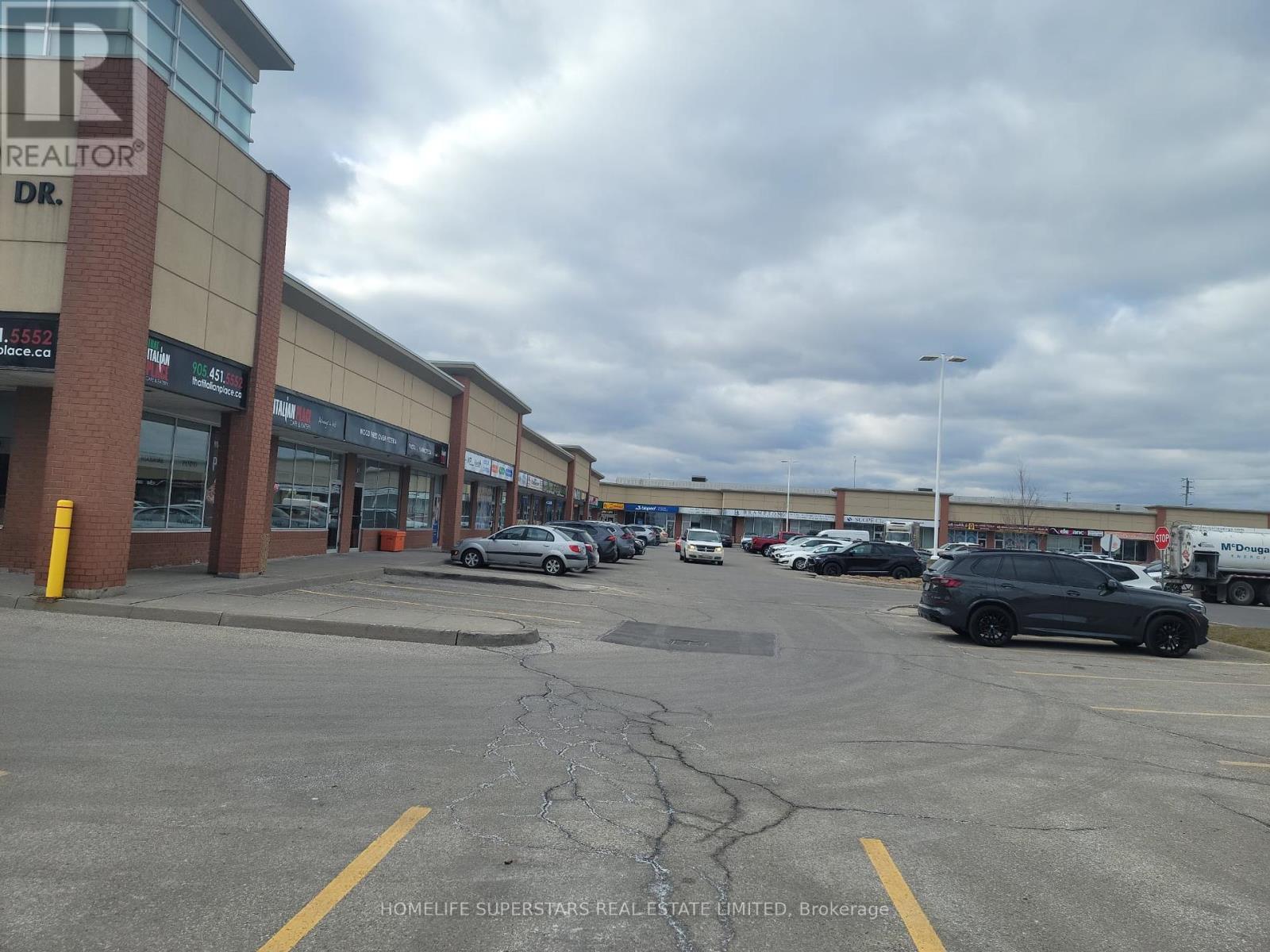 #31-33 - 470 Chrysler Drive, Brampton, Ontario  L6S 0C1 - Photo 2 - W8317828