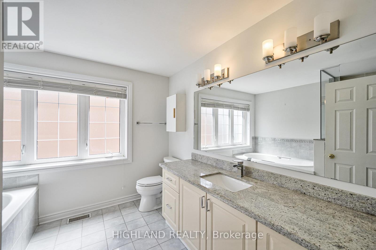 5895 Bell Harbour Drive, Mississauga, Ontario  L5M 5K8 - Photo 24 - W8317832