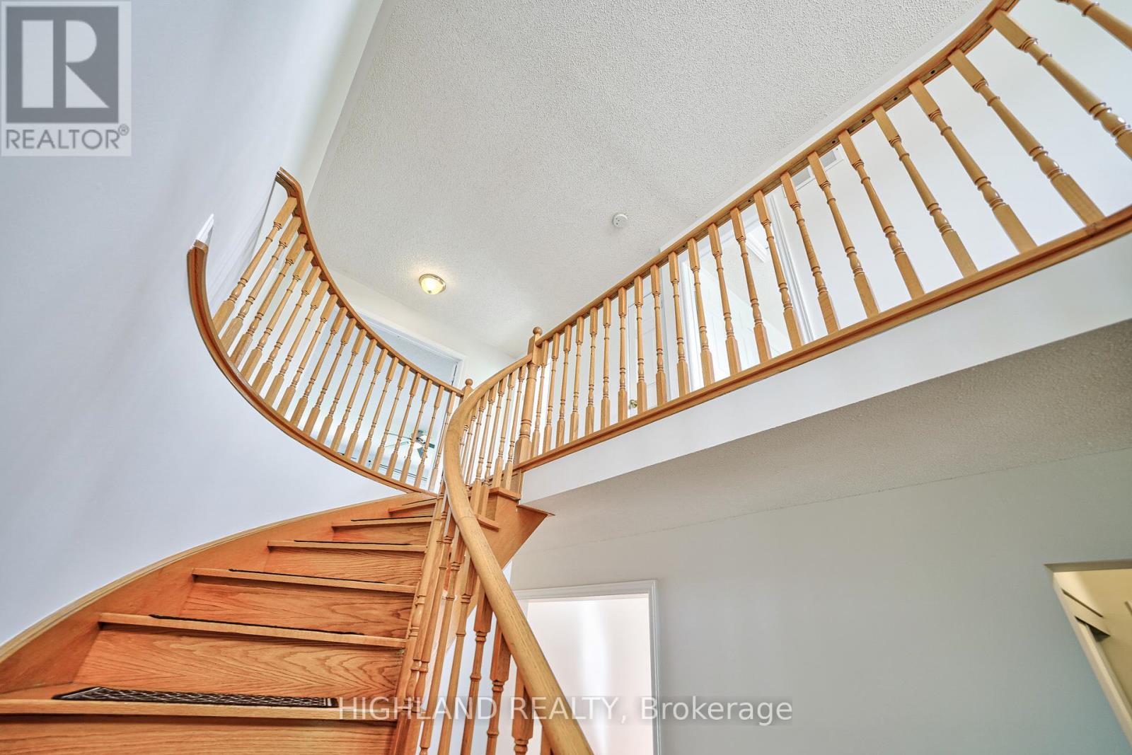 5895 Bell Harbour Drive, Mississauga, Ontario  L5M 5K8 - Photo 5 - W8317832