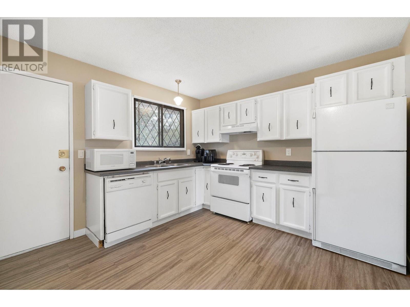 3456 McTaggart Road West Kelowna, BC V4T1H6_15