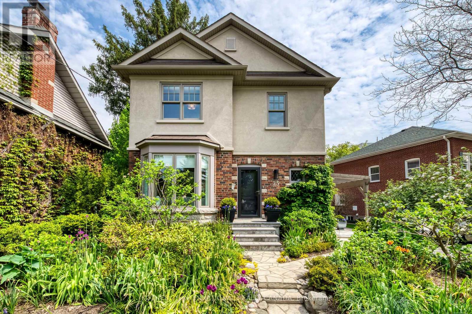 <h3>$2,299,000</h3><p>25 Wesley Avenue, Mississauga, Ontario</p>