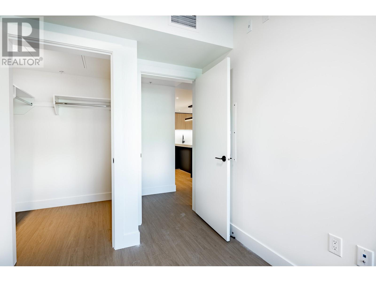 Listing Picture 11 of 18 : 108 2235 E BROADWAY STREET, Vancouver / 溫哥華 - 魯藝地產 Yvonne Lu Group - MLS Medallion Club Member