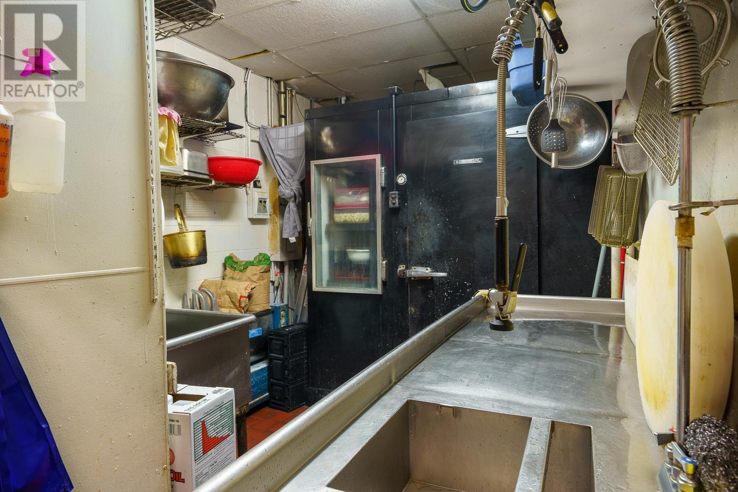 900 Gibsons Way, Gibsons, British Columbia  V0N 1V7 - Photo 13 - C8059879