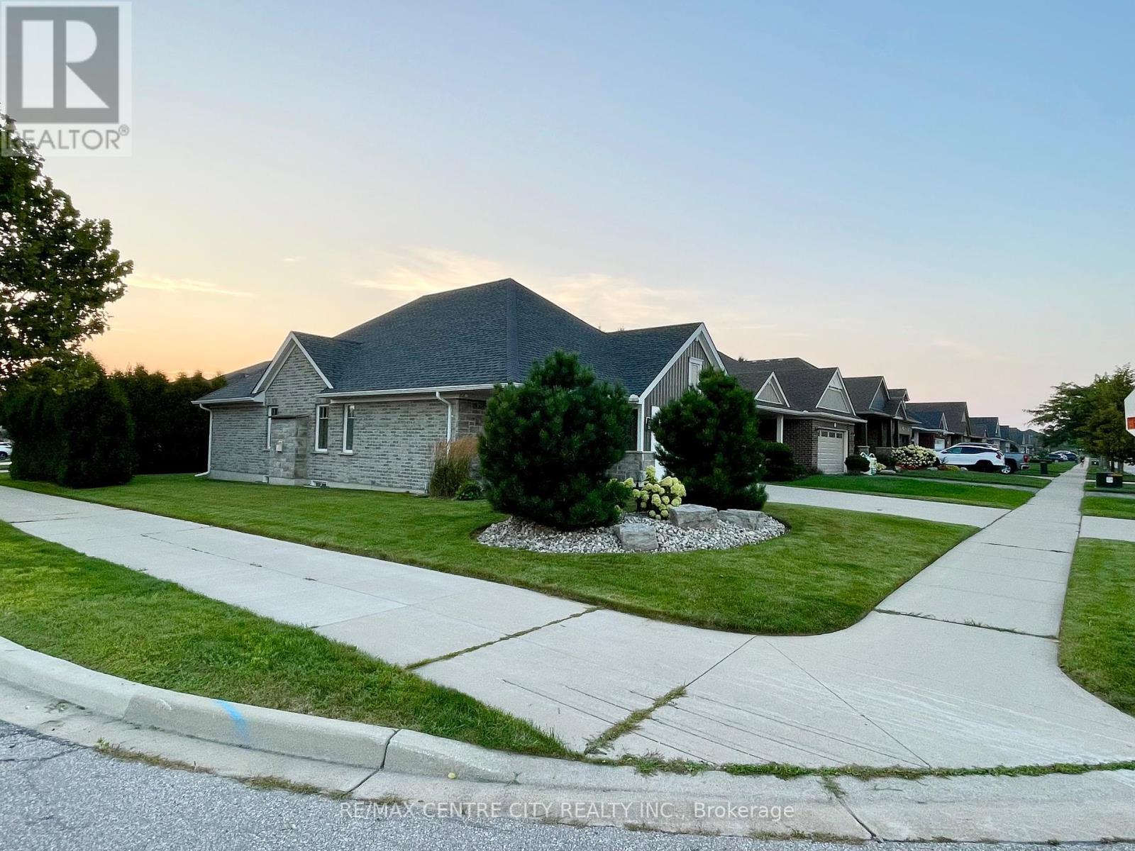 2 Blairmont Terr, St. Thomas, Ontario  N5R 0E2 - Photo 2 - X8321754