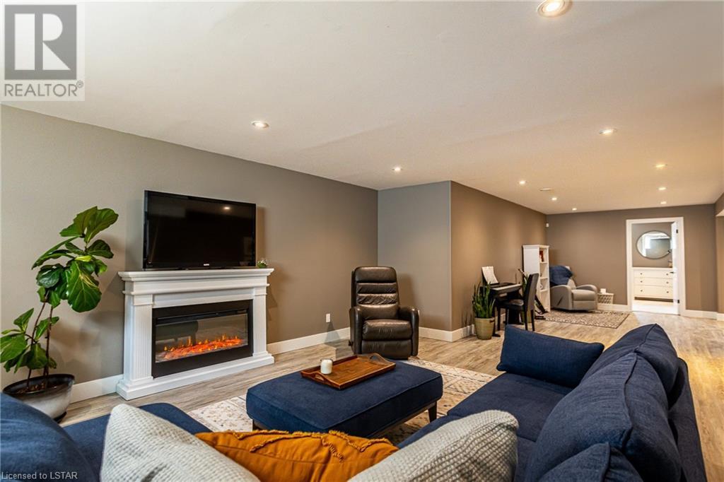 2 Erin Place, Grand Bend, Ontario  N0M 1T0 - Photo 31 - 40582778