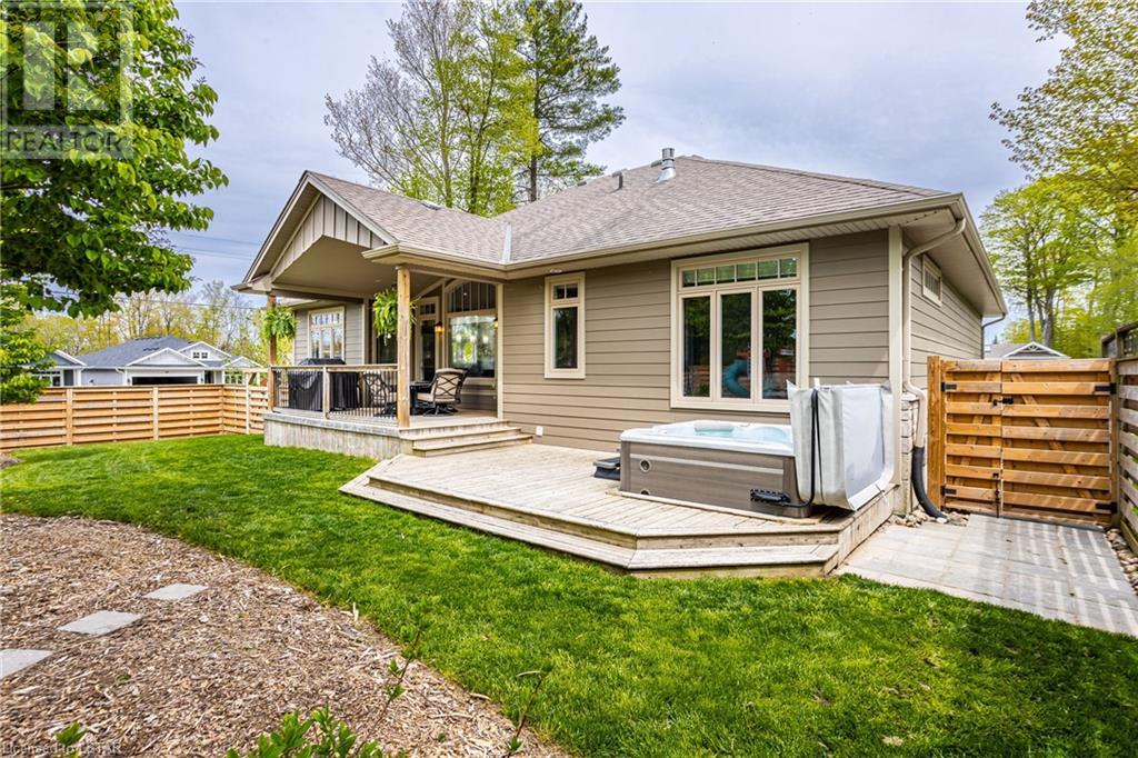 2 Erin Place, Grand Bend, Ontario  N0M 1T0 - Photo 36 - 40582778