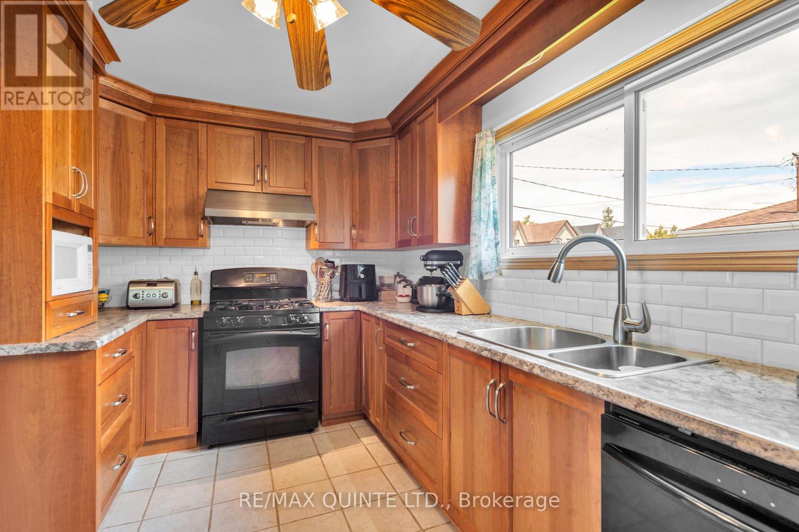 659 Front St, Quinte West, Ontario  K8V 4R8 - Photo 14 - X8322100