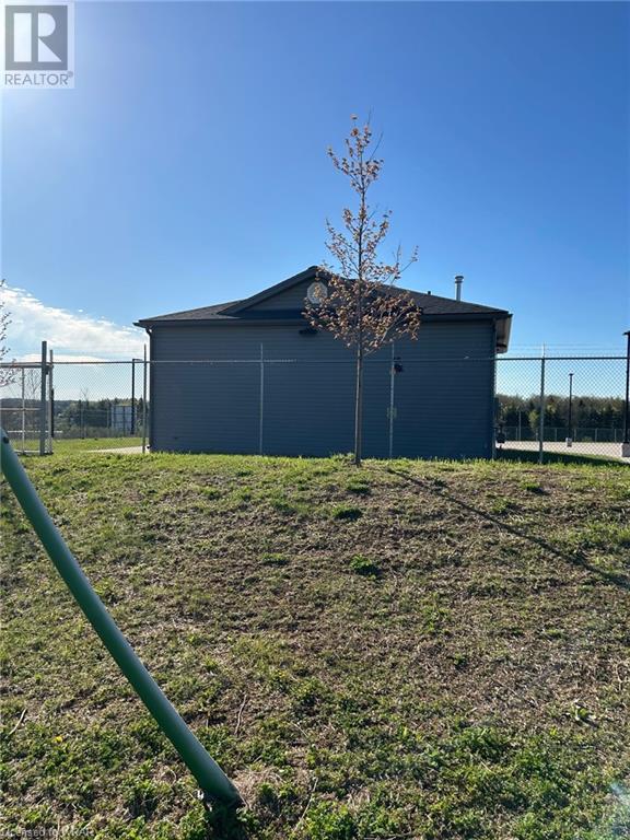 37 Executive Place, Kitchener, Ontario  N2P 2N4 - Photo 2 - 40565163