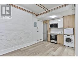 #18 -915 ST CLAIR AVE W