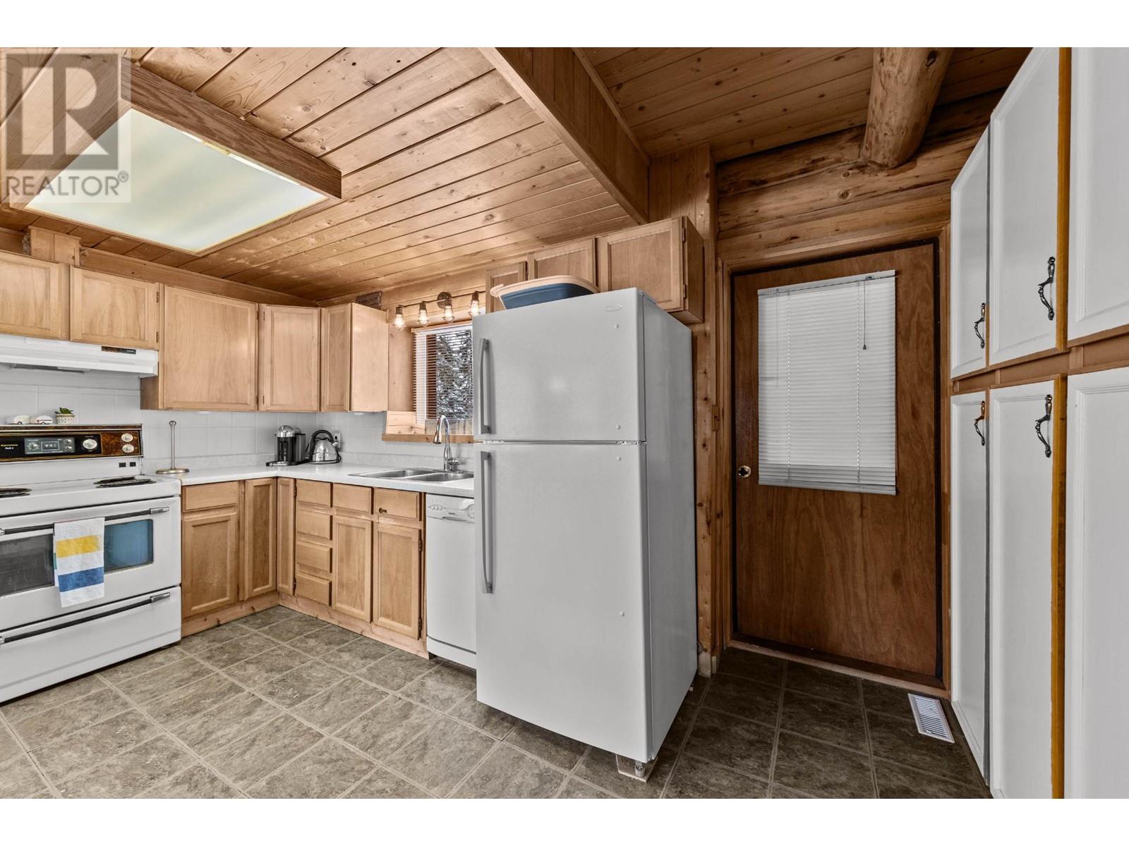 9223-9227 Knouff Lake Rd, Heffley, British Columbia  V0E 1Z1 - Photo 21 - 178375