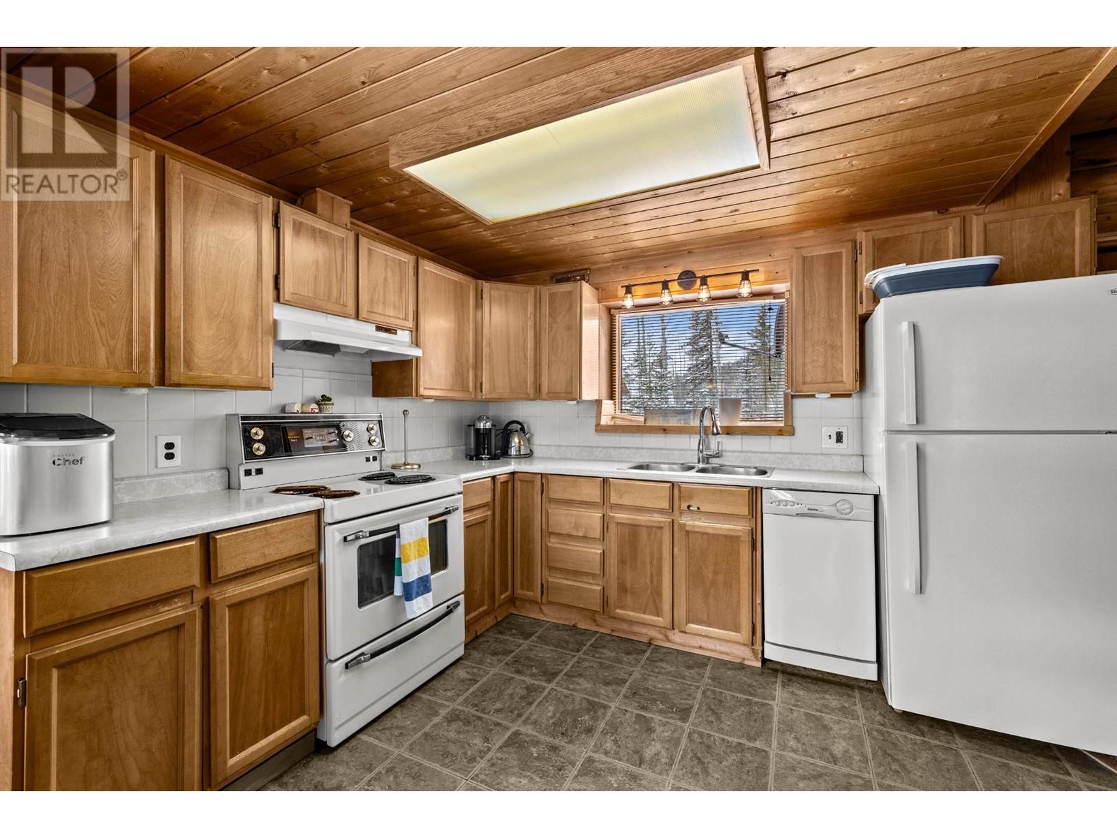 9223-9227 Knouff Lake Rd, Heffley, British Columbia  V0E 1Z1 - Photo 22 - 178375