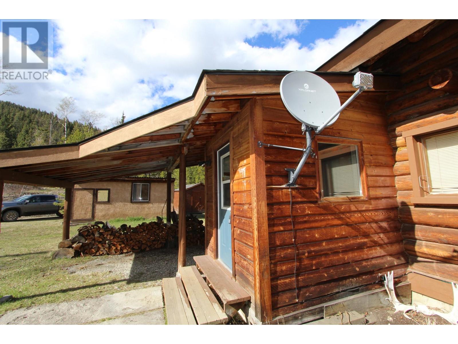 9223-9227 Knouff Lake Rd, Heffley, British Columbia  V0E 1Z1 - Photo 5 - 178375