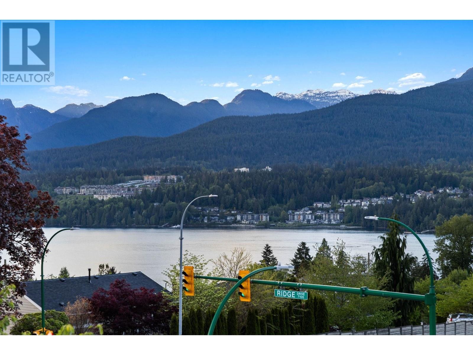 7120 Ridge Drive, Burnaby, British Columbia  V5A 1B2 - Photo 6 - R2881405