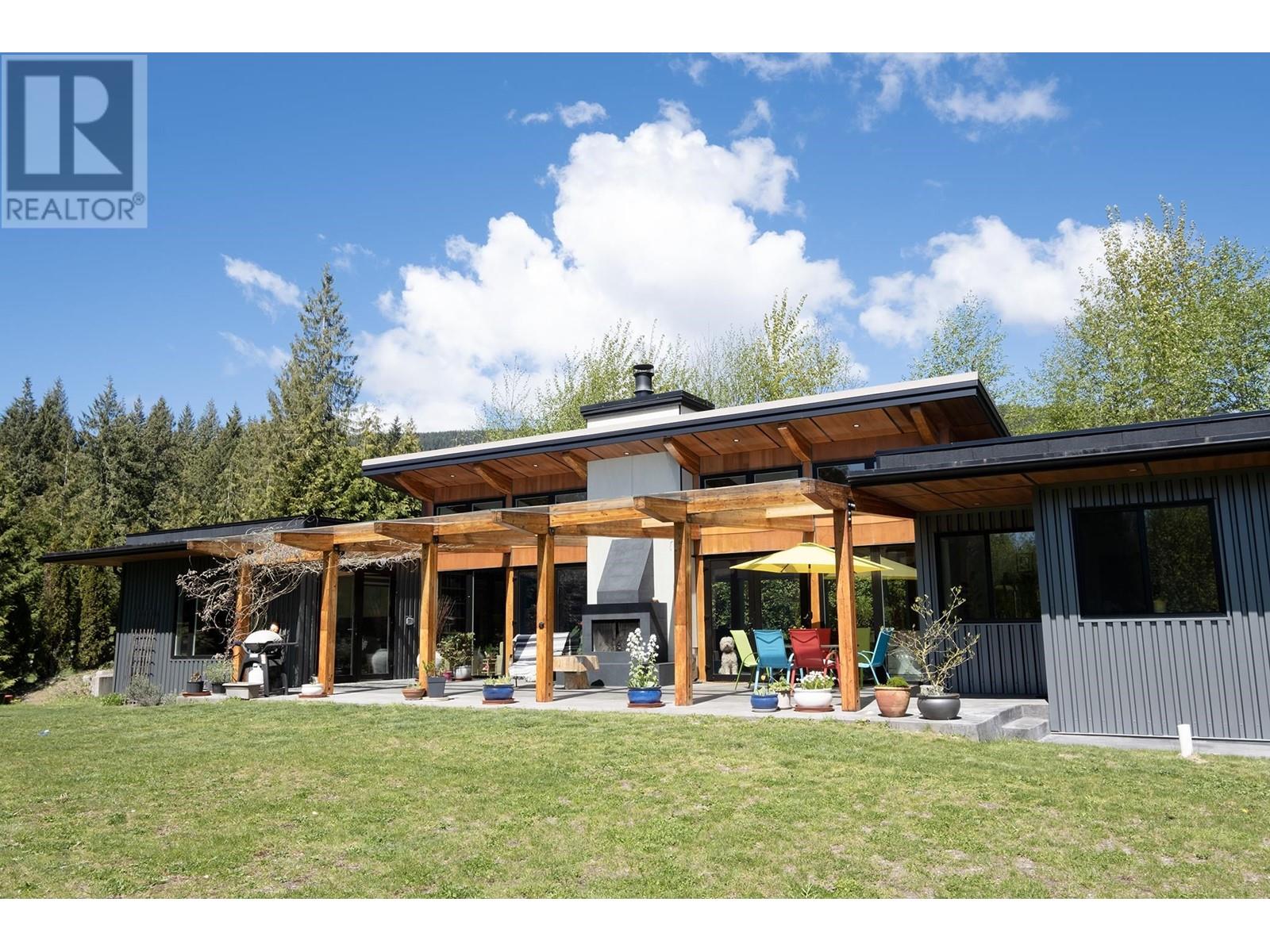 996 REED ROAD, gibsons, British Columbia