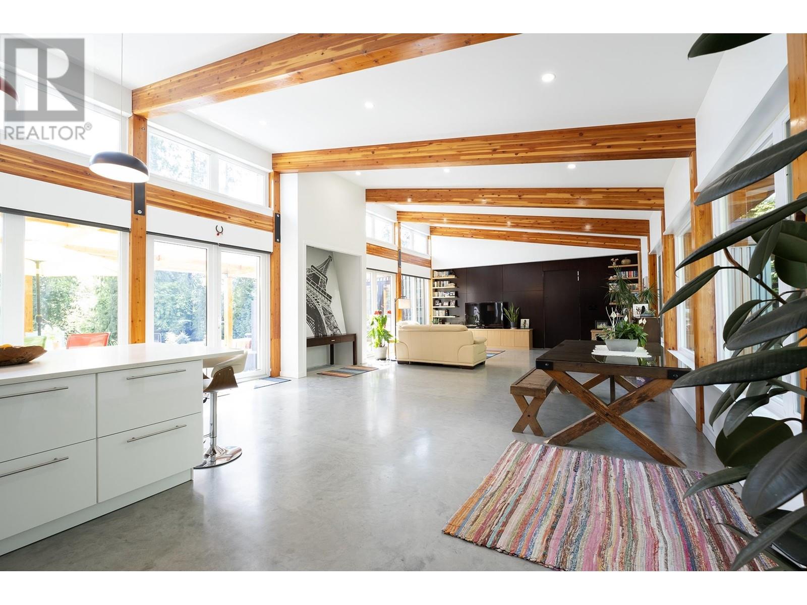 996 Reed Road, Gibsons, British Columbia  V0N 1V7 - Photo 2 - R2881440