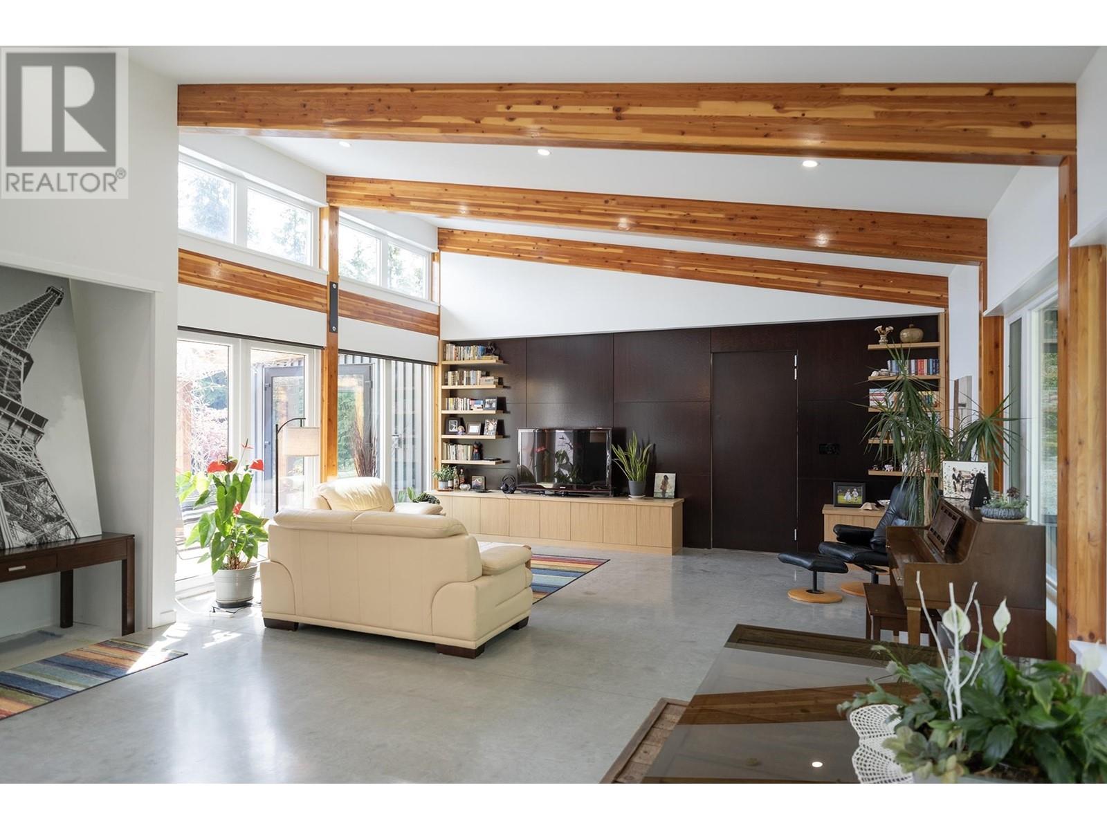 996 Reed Road, Gibsons, British Columbia  V0N 1V7 - Photo 3 - R2881440