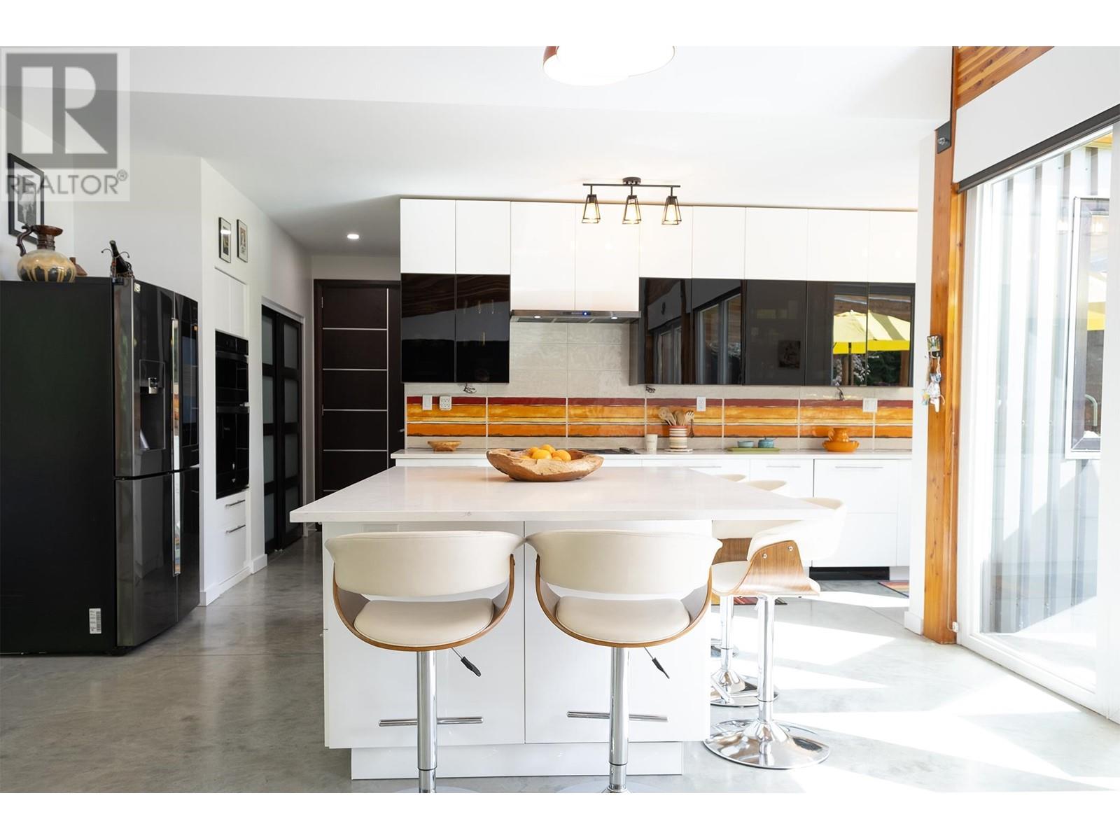 996 Reed Road, Gibsons, British Columbia  V0N 1V7 - Photo 7 - R2881440