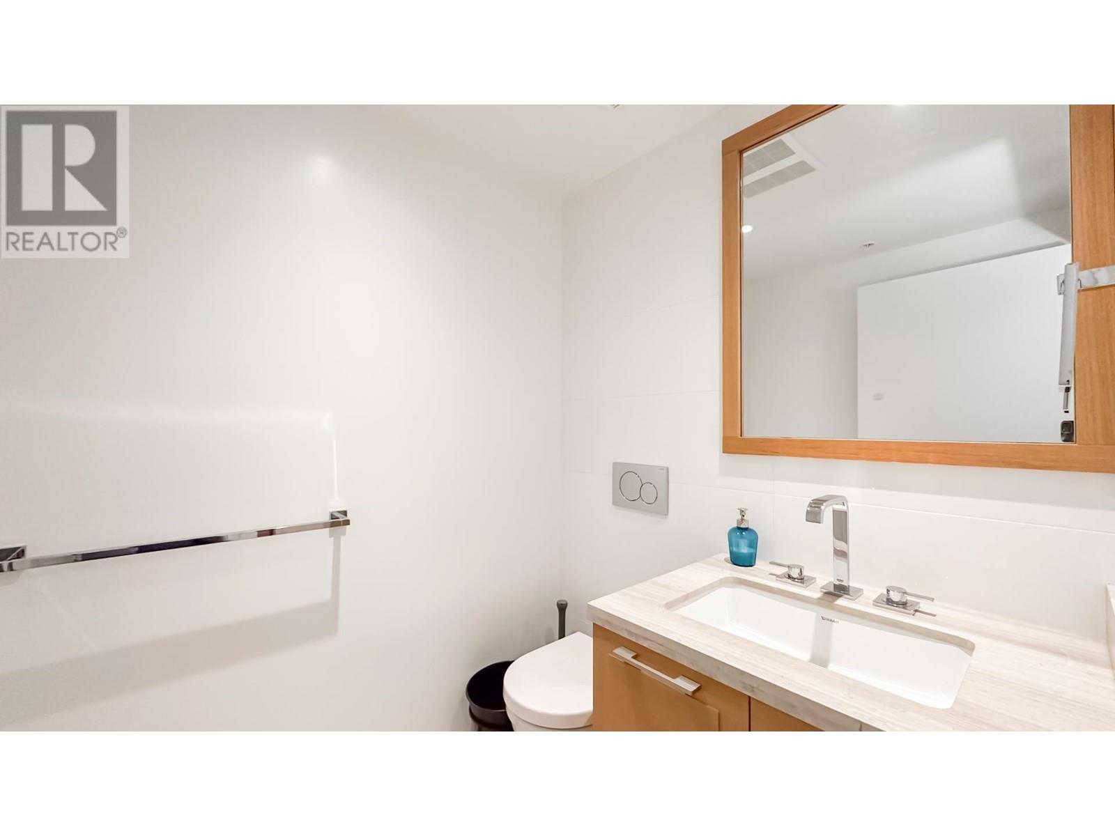 Listing Picture 18 of 31 : 1553 W 57TH AVENUE, Vancouver / 溫哥華 - 魯藝地產 Yvonne Lu Group - MLS Medallion Club Member