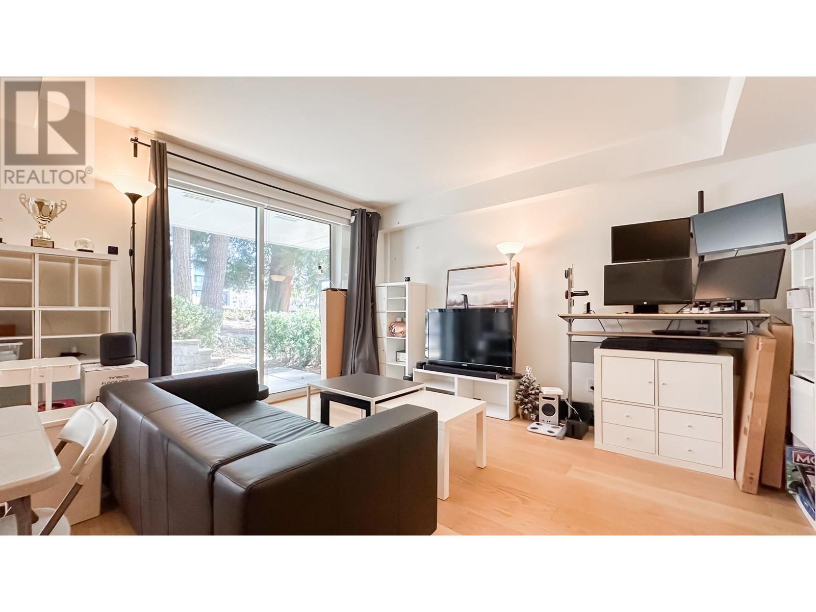 Listing Picture 14 of 31 : 1553 W 57TH AVENUE, Vancouver / 溫哥華 - 魯藝地產 Yvonne Lu Group - MLS Medallion Club Member