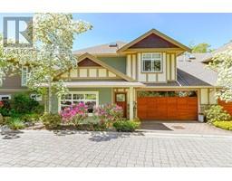 3 3957 South Valley Dr Strawberry Vale, Saanich, Ca