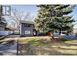 8631 48 Avenue NW Bowness