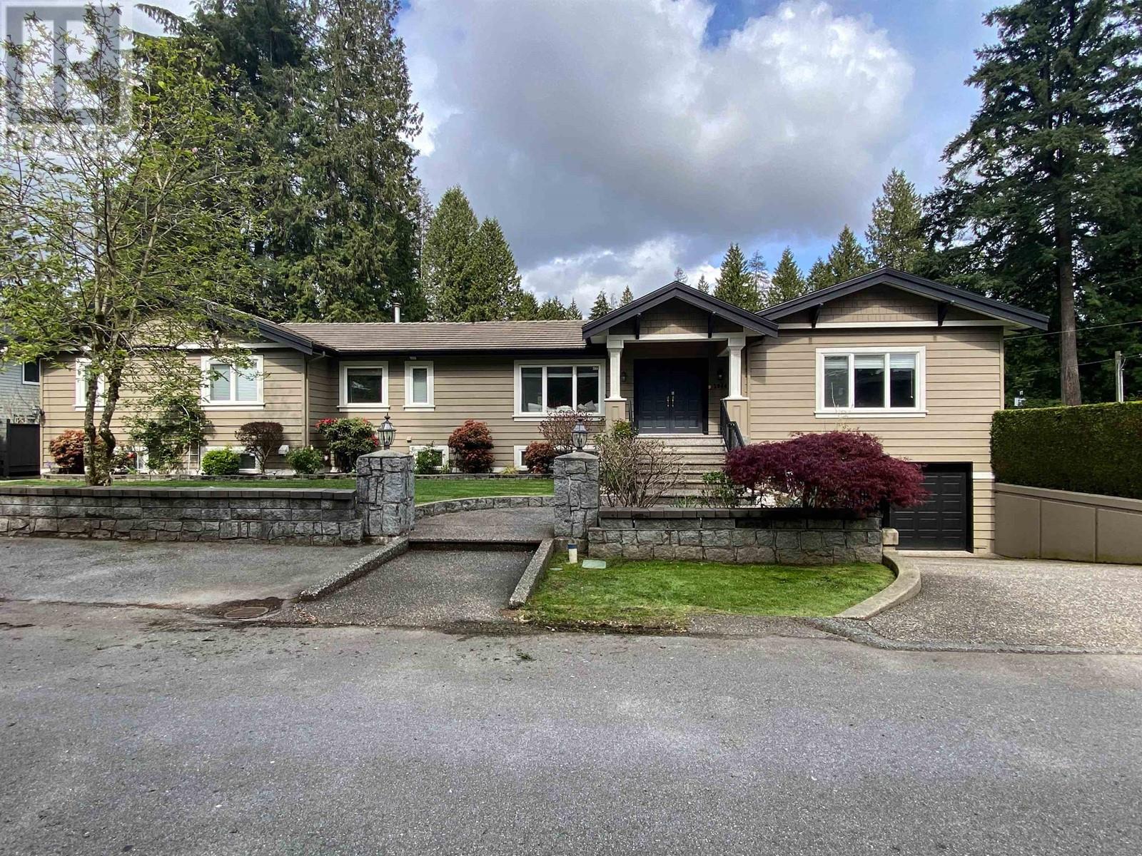 2644 WOODBINE, north vancouver, British Columbia