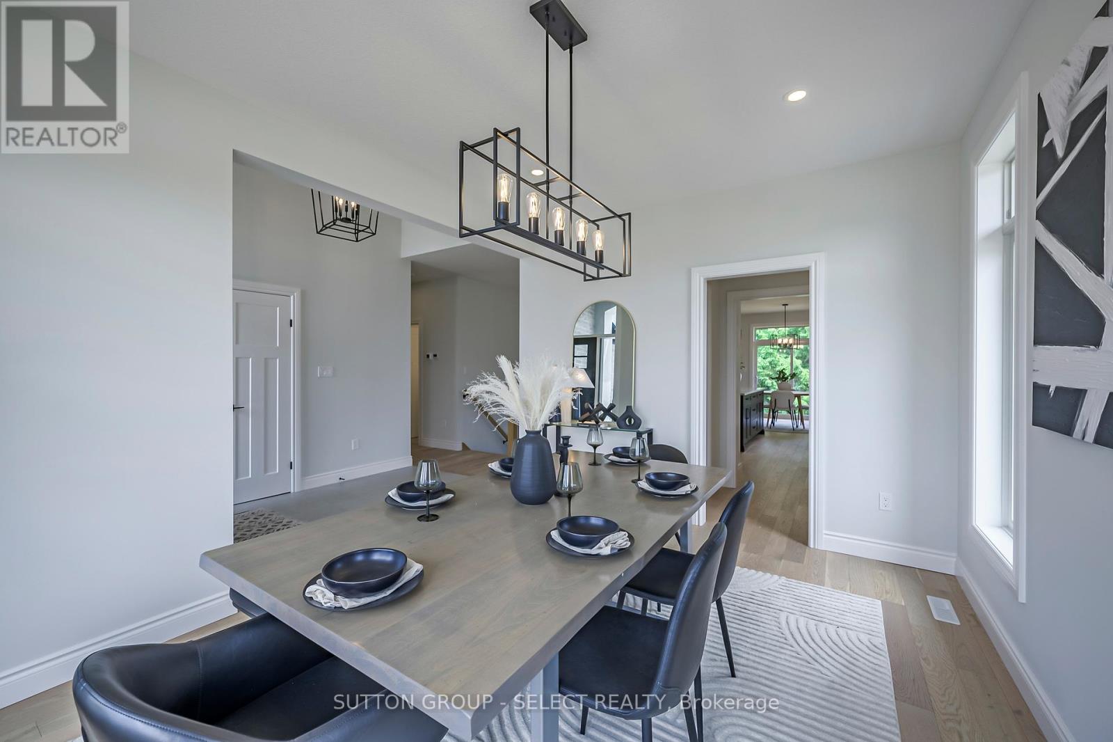 17 Spruce Crescent, North Middlesex, Ontario  N0M 2K0 - Photo 10 - X8331870