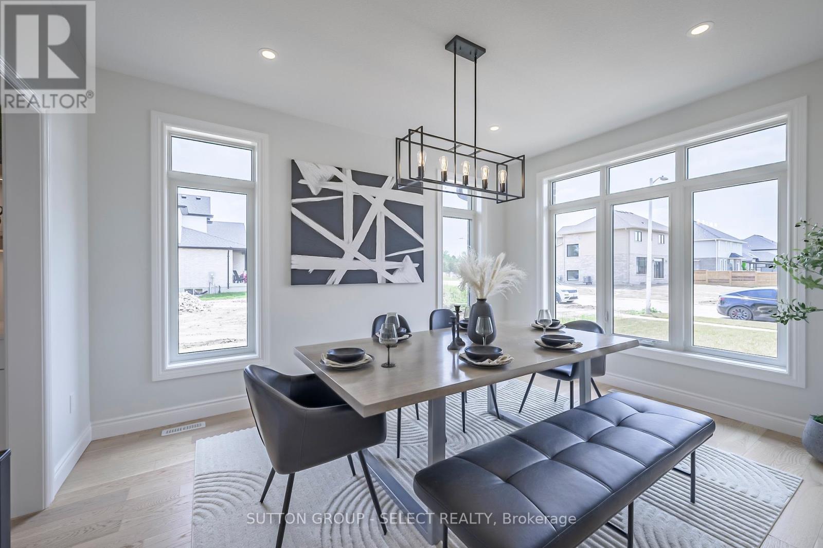 17 Spruce Crescent, North Middlesex, Ontario  N0M 2K0 - Photo 8 - X8331870