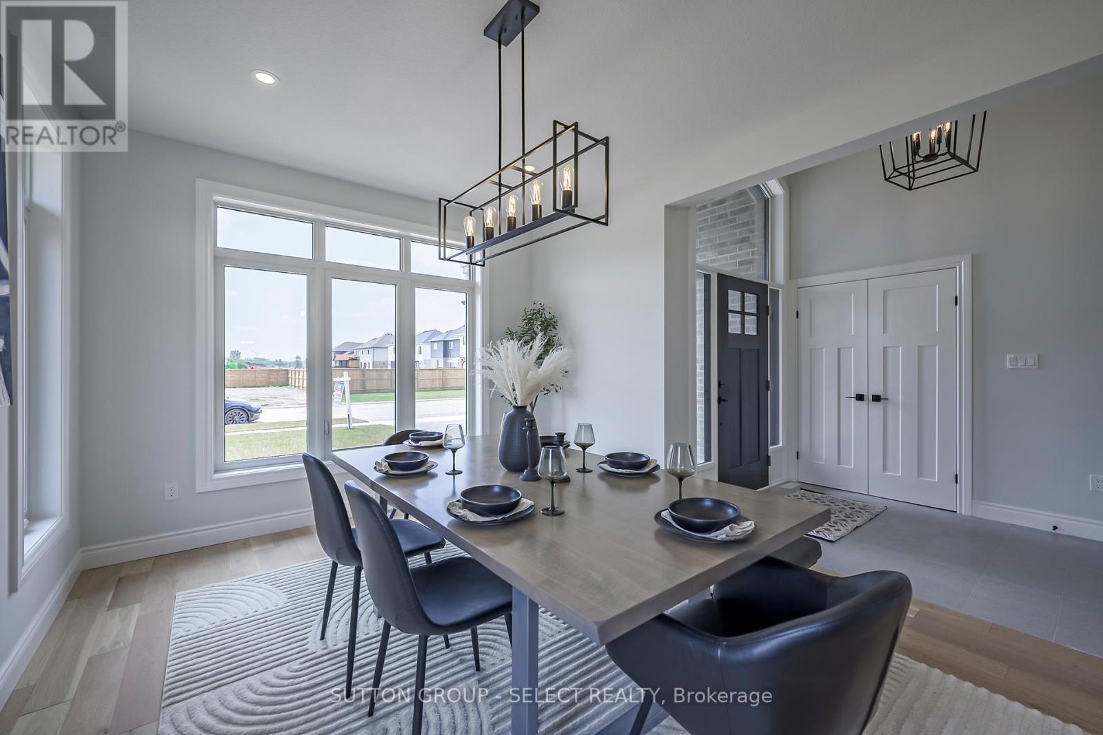 17 Spruce Crescent, North Middlesex, Ontario  N0M 2K0 - Photo 9 - X8331870
