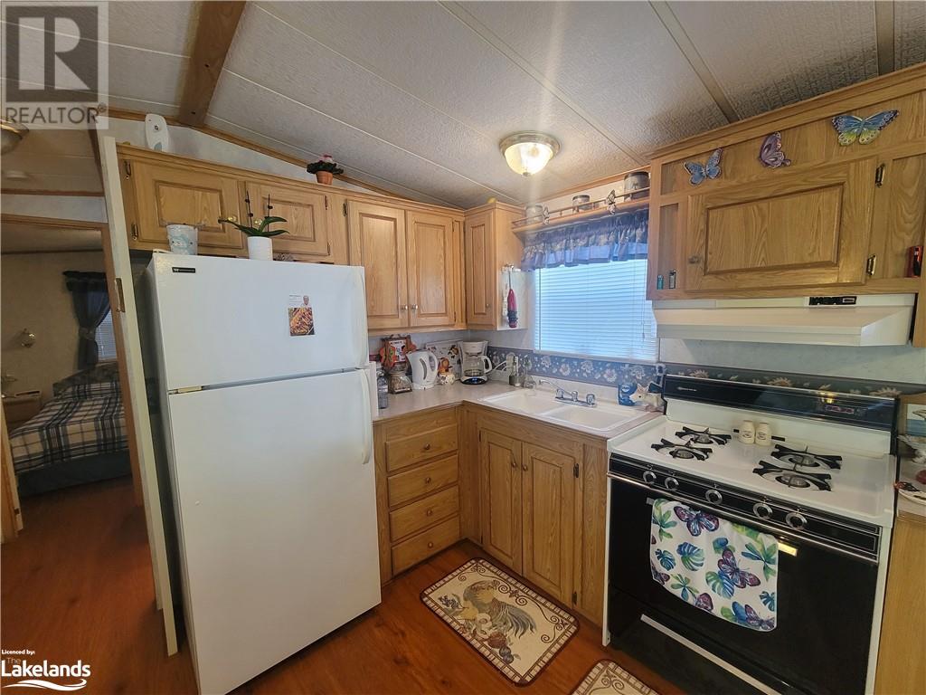 180 14th Street, Wasaga Beach, Ontario  L9Z 1X7 - Photo 12 - 40588192