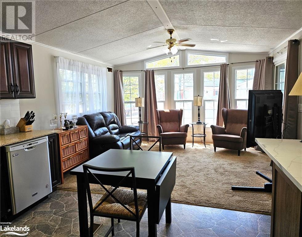 19 Topaz Street, Wasaga Beach, Ontario  L9Z 1X7 - Photo 2 - 40588353