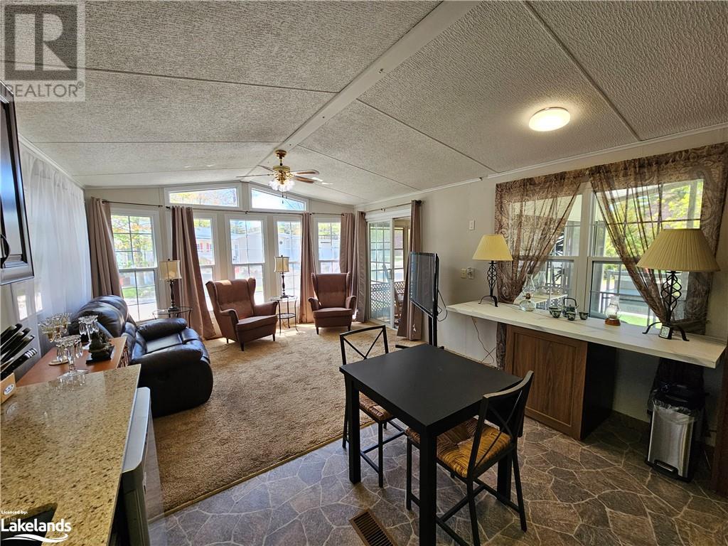 19 Topaz Street, Wasaga Beach, Ontario  L9Z 1X7 - Photo 3 - 40588353