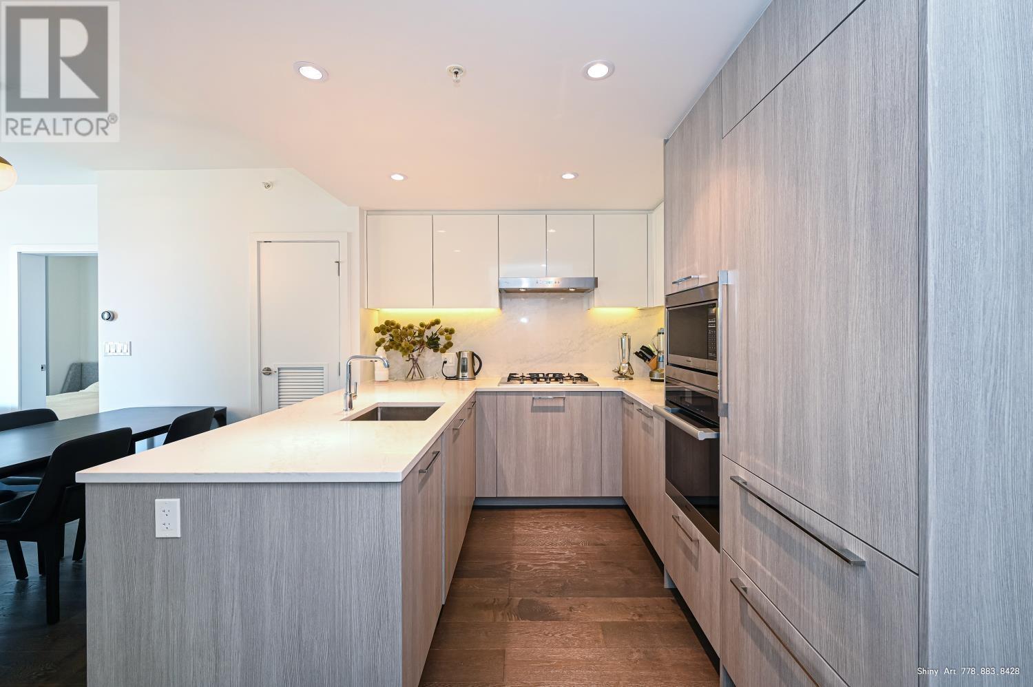 Listing Picture 4 of 9 : 701 3200 CORVETTE WAY, Richmond / 烈治文 - 魯藝地產 Yvonne Lu Group - MLS Medallion Club Member