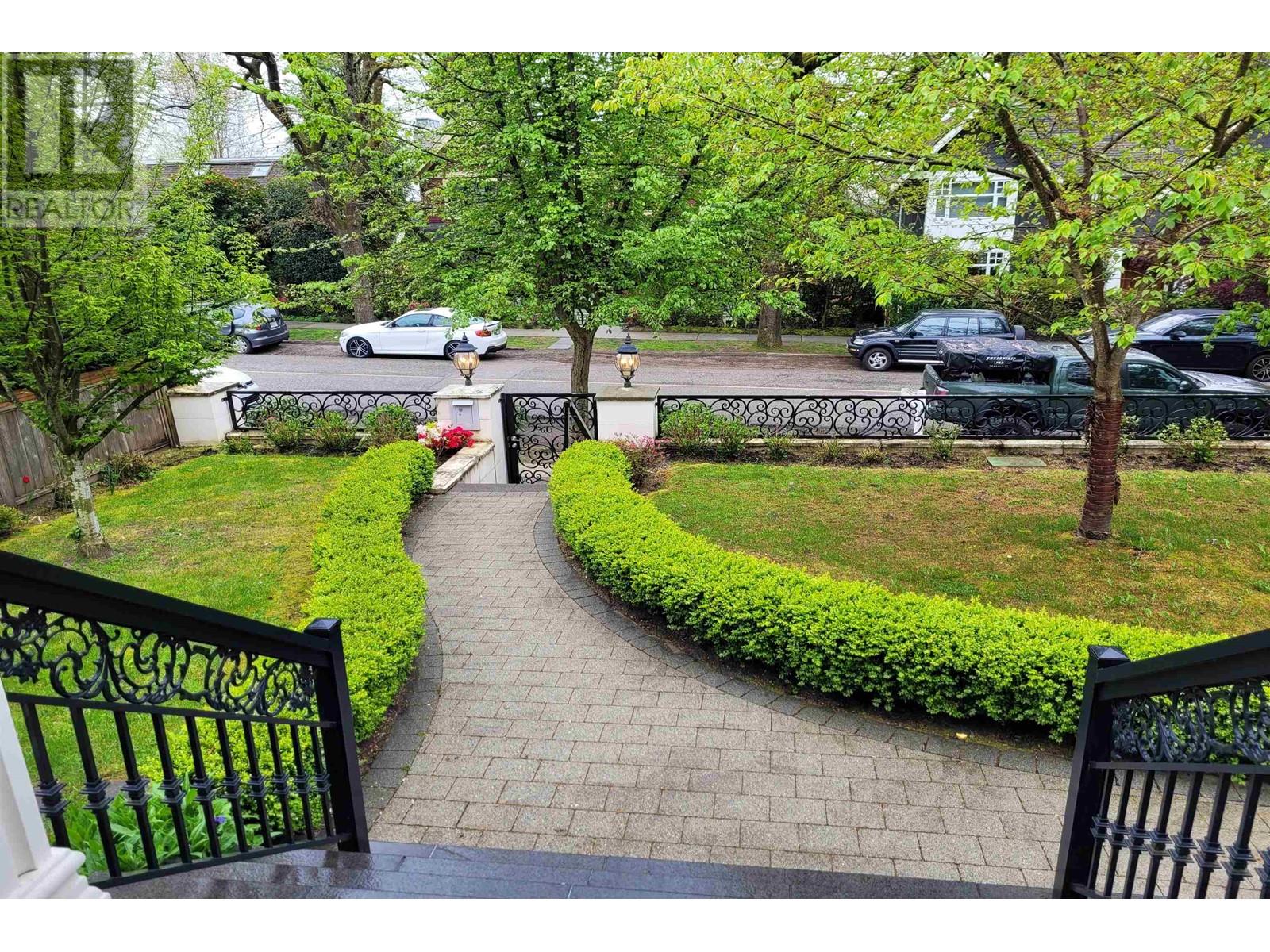Listing Picture 23 of 23 : 4085 W 33RD AVENUE, Vancouver / 溫哥華 - 魯藝地產 Yvonne Lu Group - MLS Medallion Club Member