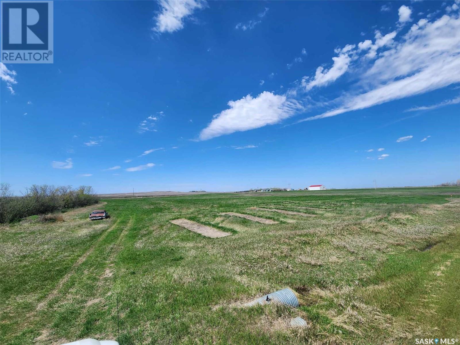 655 Service Road N, Central Butte, Saskatchewan  S0H 0T0 - Photo 11 - SK969155