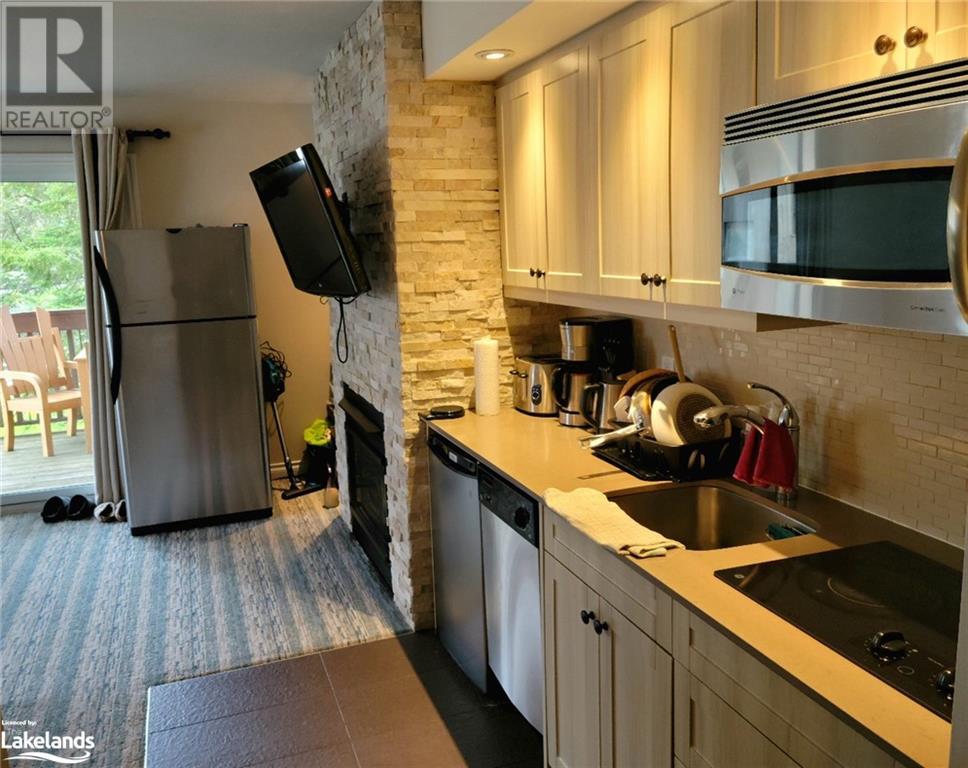 1235 Deerhurst Drive Unit# 54-207, Huntsville, Ontario  P1H 2E8 - Photo 3 - 40588315