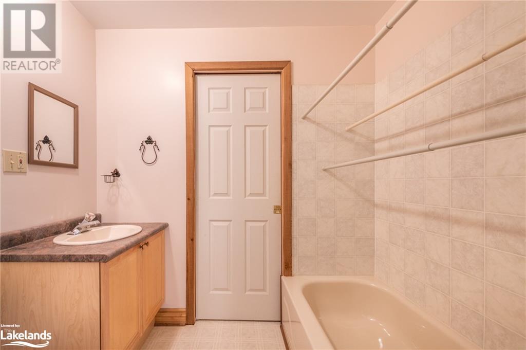 496 Big Island, Huntsville, Ontario  P1H 2J3 - Photo 17 - 40588245