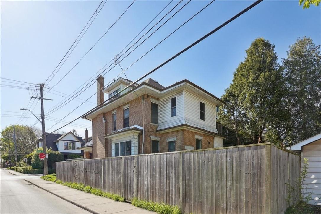 76 Spadina Avenue, Hamilton, Ontario  L8M 2X3 - Photo 3 - H4193975