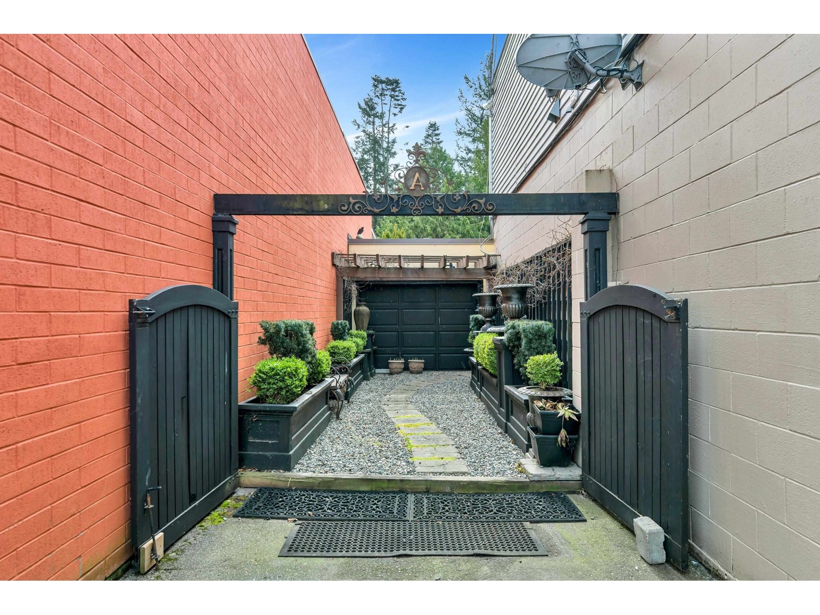 12852 16 Avenue, Surrey, British Columbia  V4A 1N6 - Photo 3 - C8059985