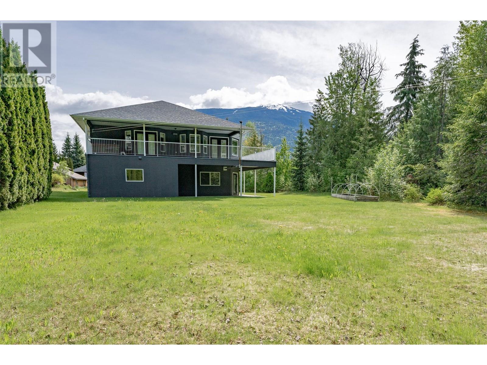 1101 Pine Ridge Crescent Revelstoke