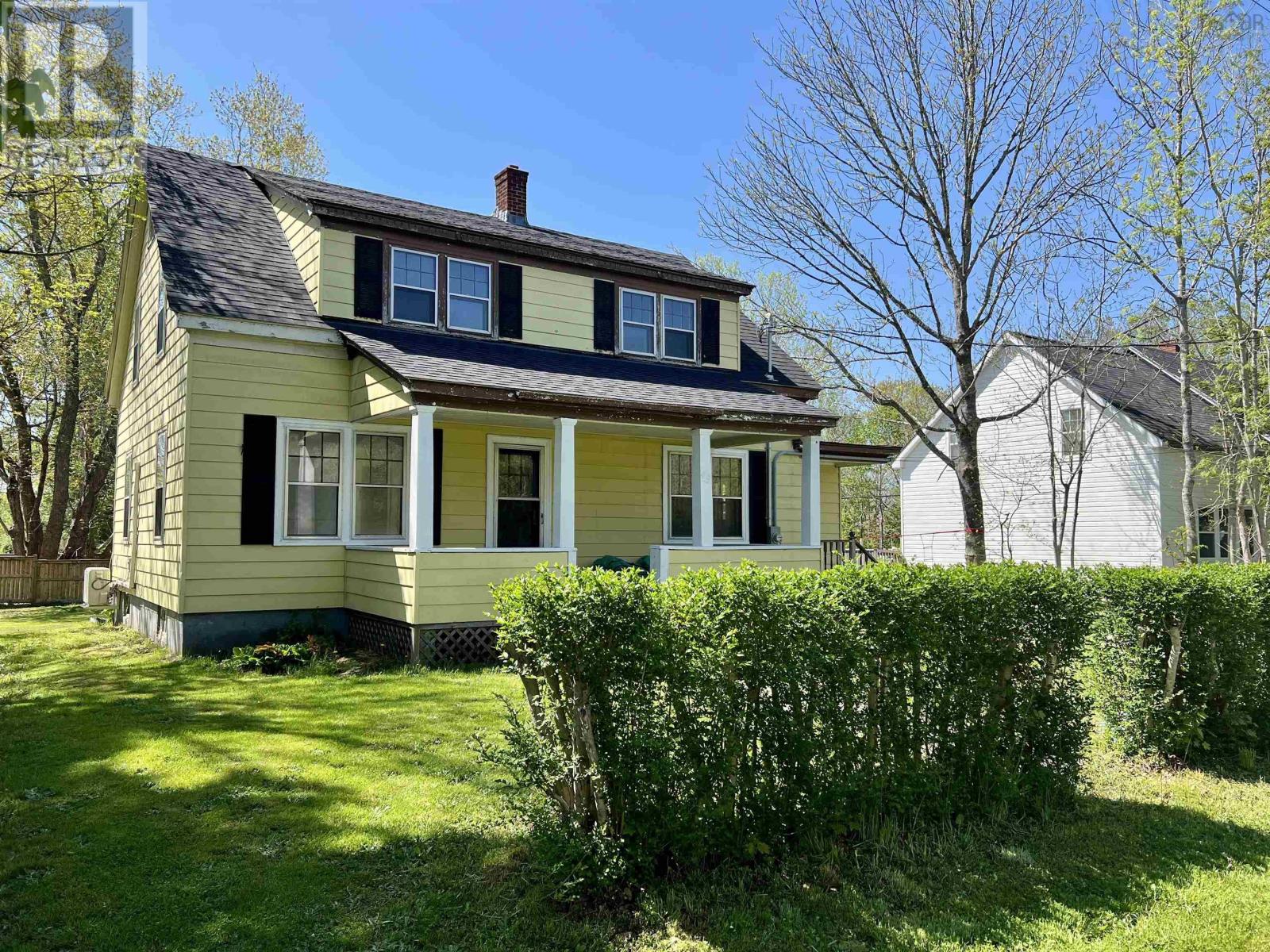 45 Ann Street, Shelburne, Nova Scotia  B0T 1W0 - Photo 2 - 202400473