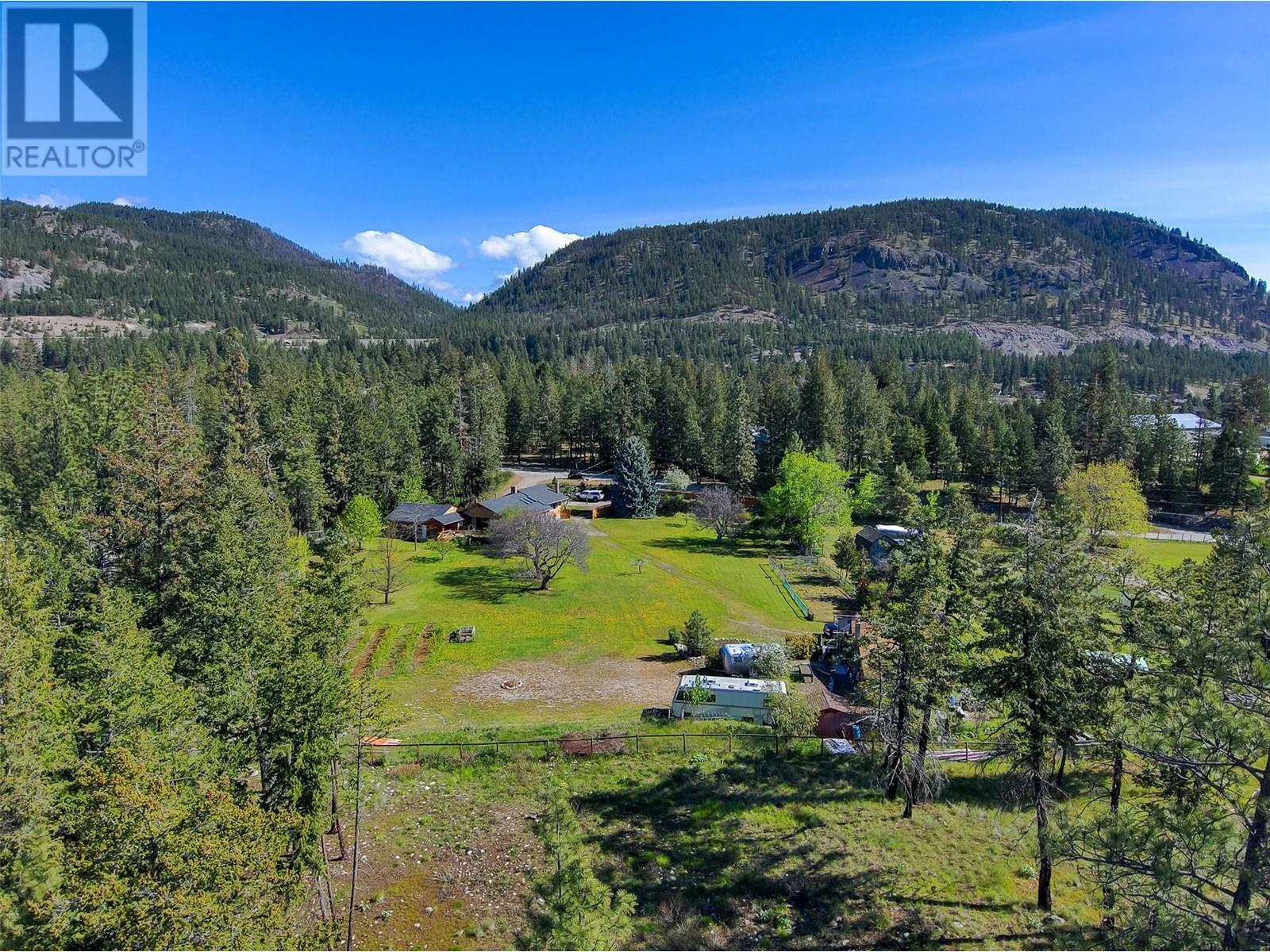 5156 Mackinnon Road Peachland